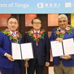 BRT 2023 MOU Signing TCCI President Sam Vea left KCCI Vice President Lee Seong woo right Park Seung Hee Corporate President of Samsung Electronicscentre 1024x731